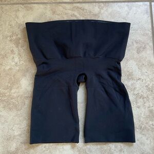 Skims Seamless Sculpt Mid Thigh Shorts